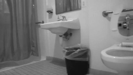 Ex empleado del departamento de policía en Herndon acusado de filmar a sus colegas a escondidas