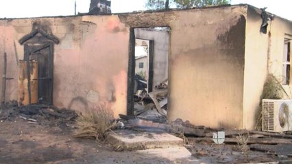 Incendio consume casa y vehículos en Peñitas