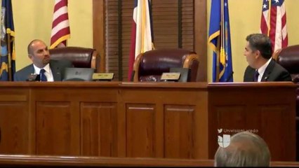 Acalorado debate en la corte de comisionados