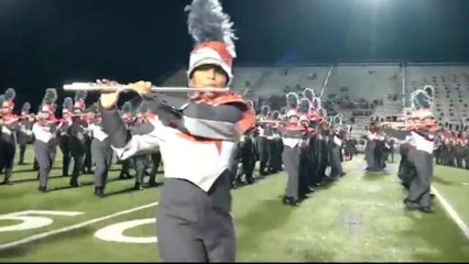 Banda de la preparatoria United participa en competencia estatal.