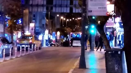 Tekerlekli patenli gençlerin tehlikeli oyunu