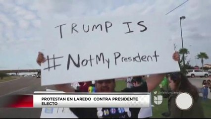 Grupo de protestantes contra Trump