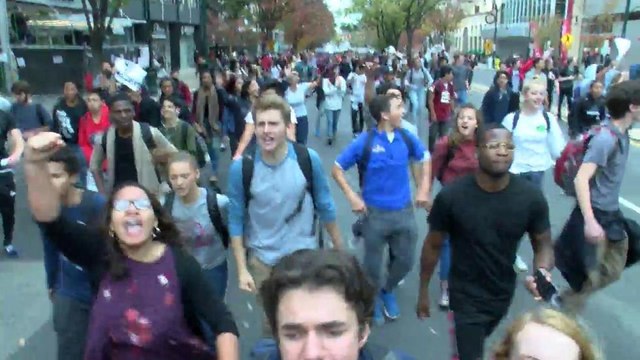 Estudiantes contra Trump toman las calles de Silver Spring