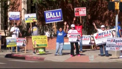 Ordenan retirar anuncios políticos