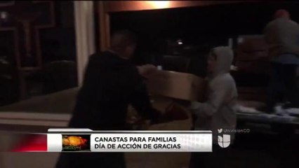 Familias reciben canastas especiales