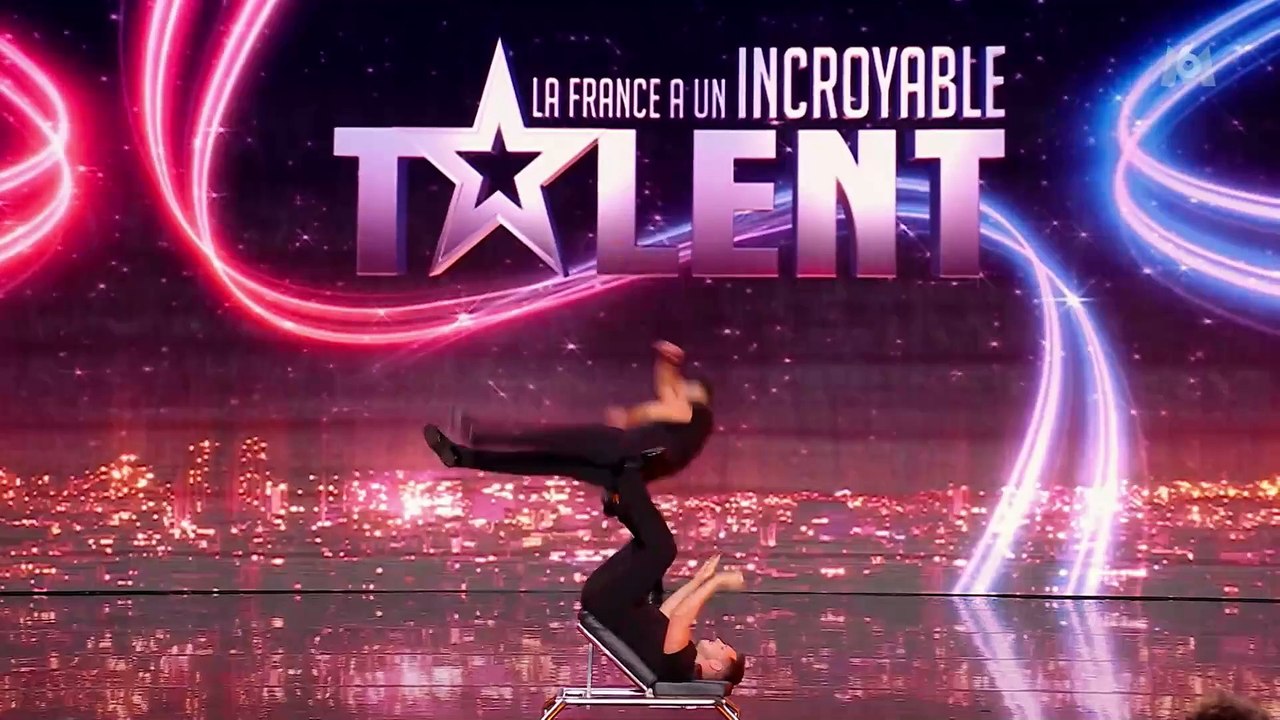 Regardez la très violente chute d'un acrobate sur le plateau de "La France a un incroyable talent" hier soir sur M6, et qui a choqué le jury