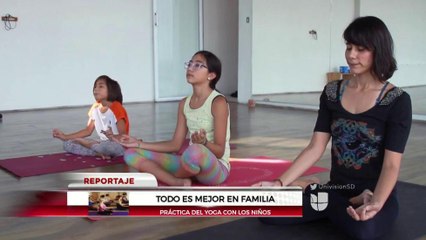 Práctica de yoga con los niños