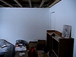 grande chambre sous sol a droite