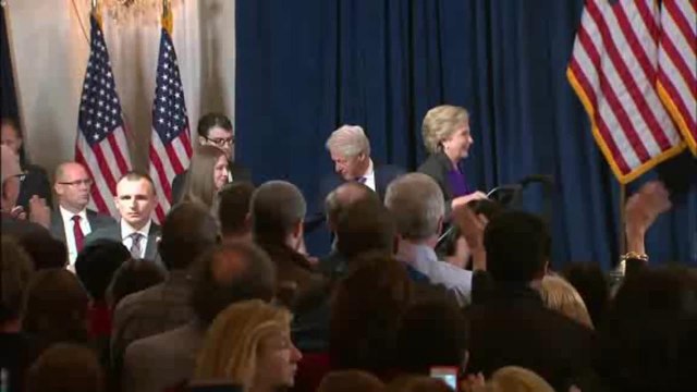 Archivo: Hillary Clinton arriba en voto popular por 2 millones