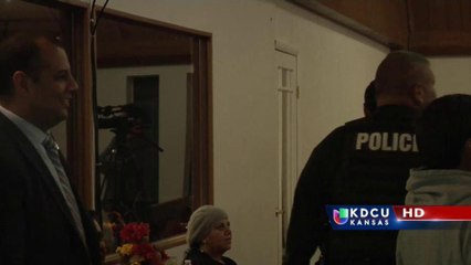 Policía de Wichita organiza reunión con la comunidad hispana