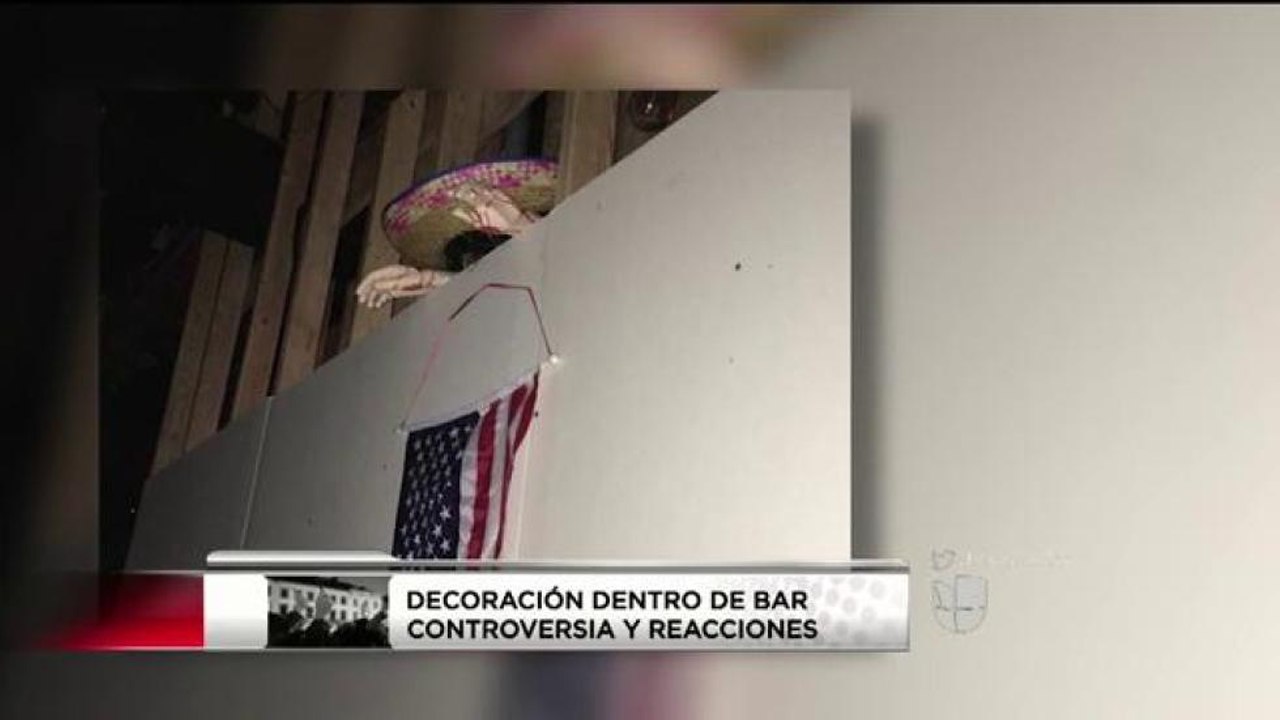Decoración controversial en bar de Denver