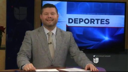 Lady Toros baloncesto en su primer juego Distrital