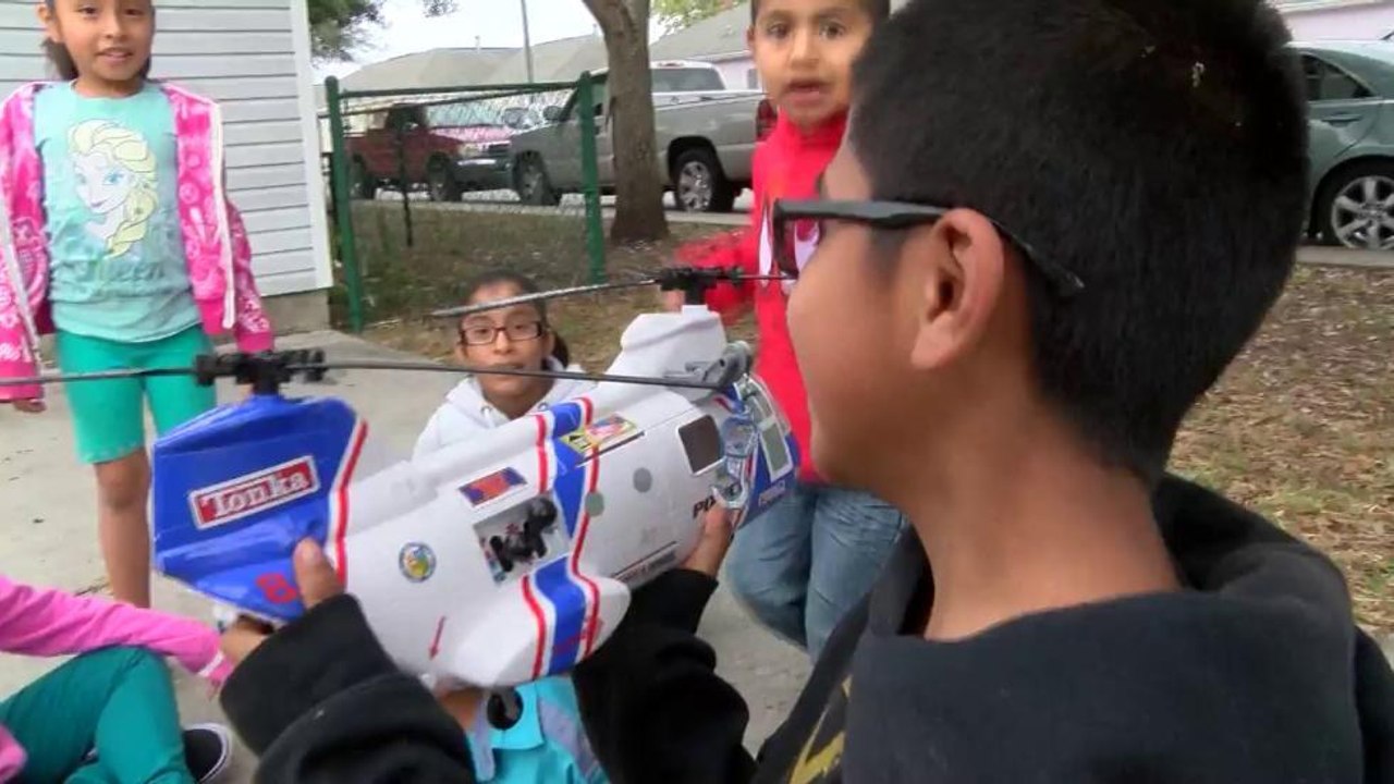 Padres indocumentados buscan otra ciudadanía para sus hijos americanos