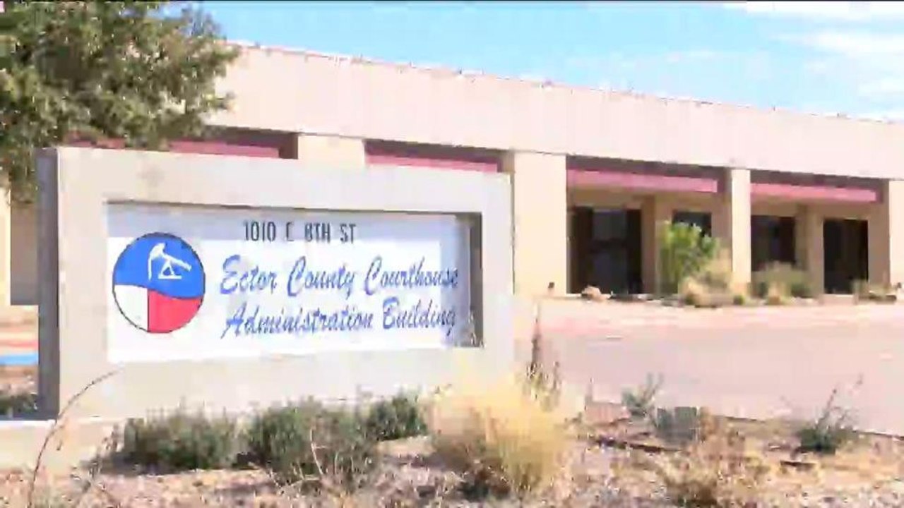 El condado quiere parte de los impuestos del distrito hospitalario.