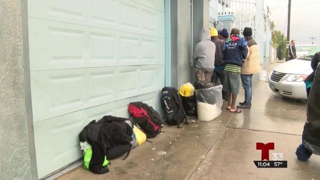 Empapados y con frío pasarán la navidad los migrantes haitianos en Tijuana