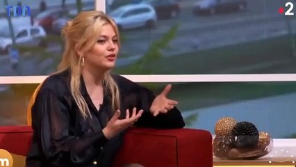 Thomas Sotto “intrigué” : ce tatouage de Louane qui le fascine dans Télématin