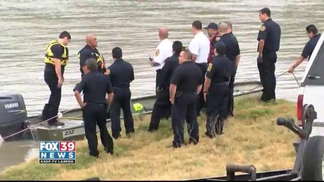 Four people try to swim their way across the Rio Grande