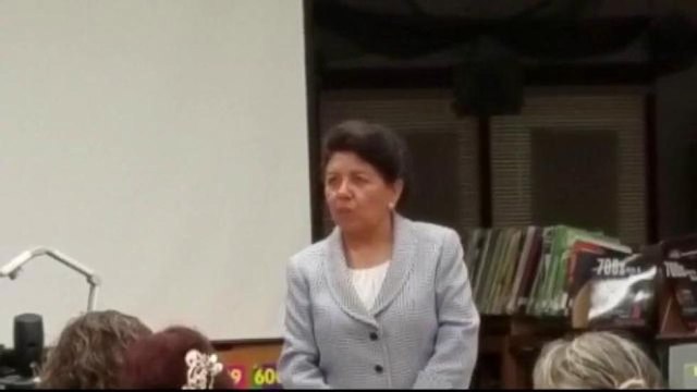 Organizan talleres para que inmigrantes conozcan sus derechos.