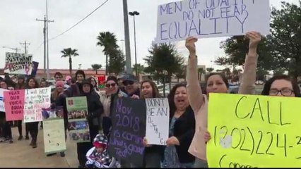 Mujeres laredenses exigen igualdad de derechos