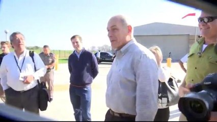 Secretario de seguridad interna recorre frontera de Texas con México