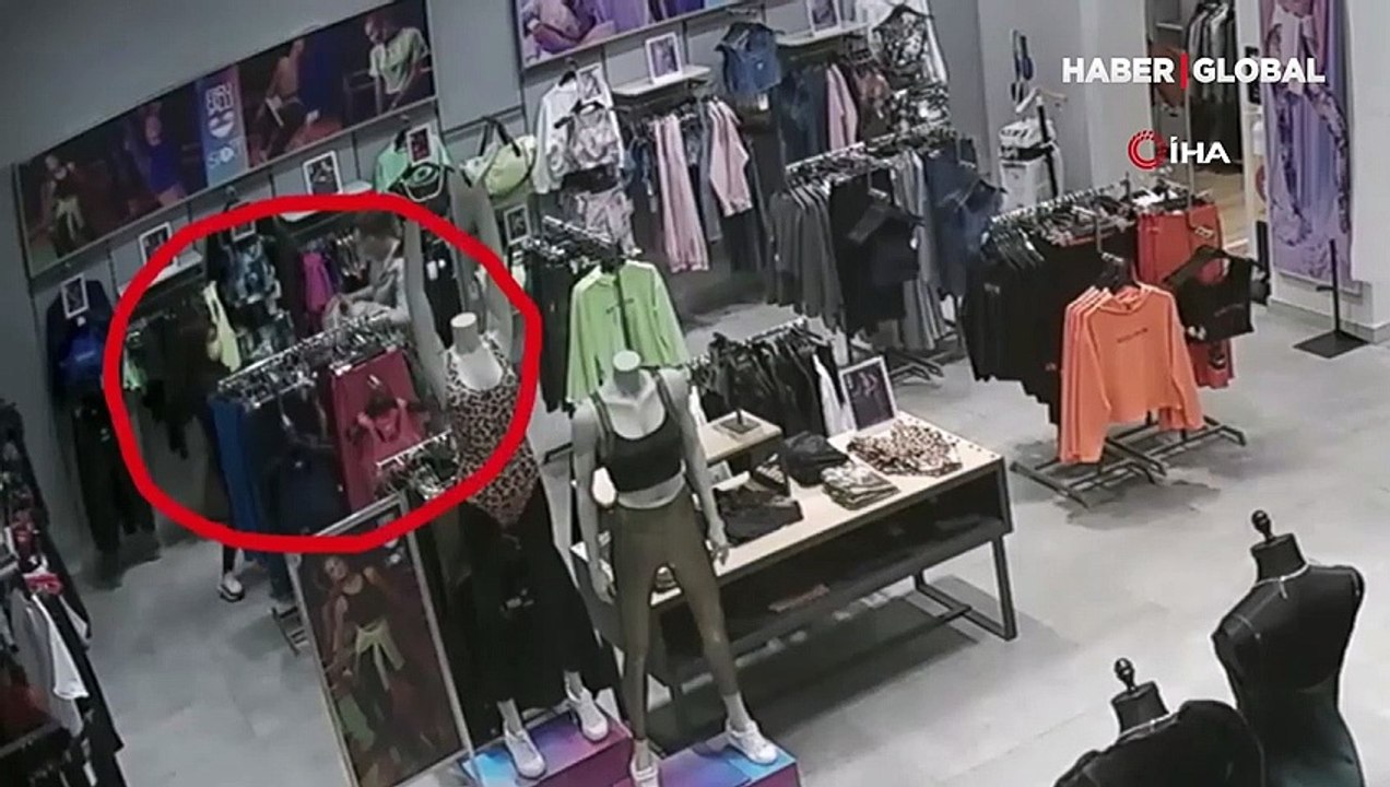 Bebek arabasıyla Sarıyer'de bir AVM'de hırsızlık turu kameralara yakalandı