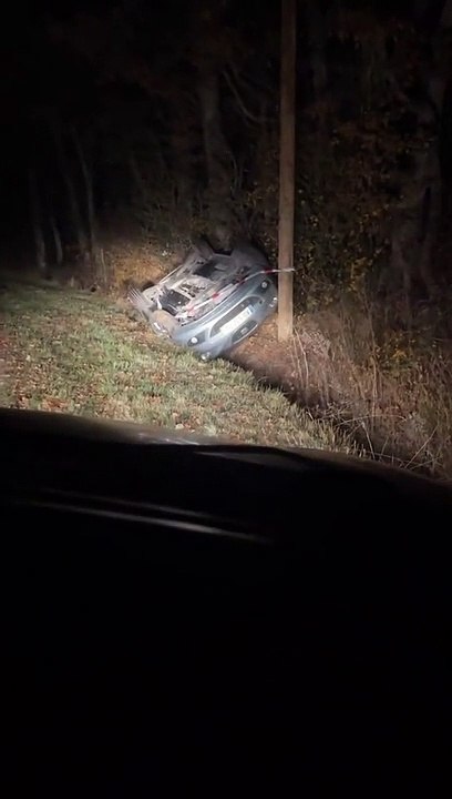 Olivier Gayat victime d'un accident de voiture, son véhicule complètement retourné