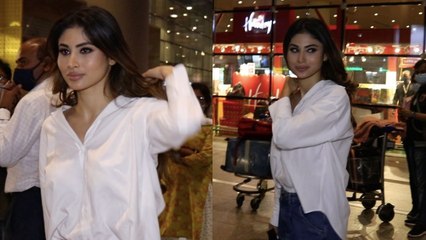 Mouni Roy का एयरपोर्ट पर दिखा कूल-कूल अवतार; Watch Video | FilmBeat