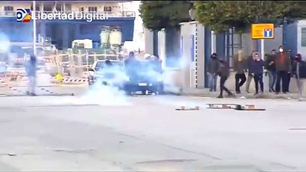 Las protestas del metal en Cádiz provocan enfrentamientos entre piquetes y agentes antidisturbios