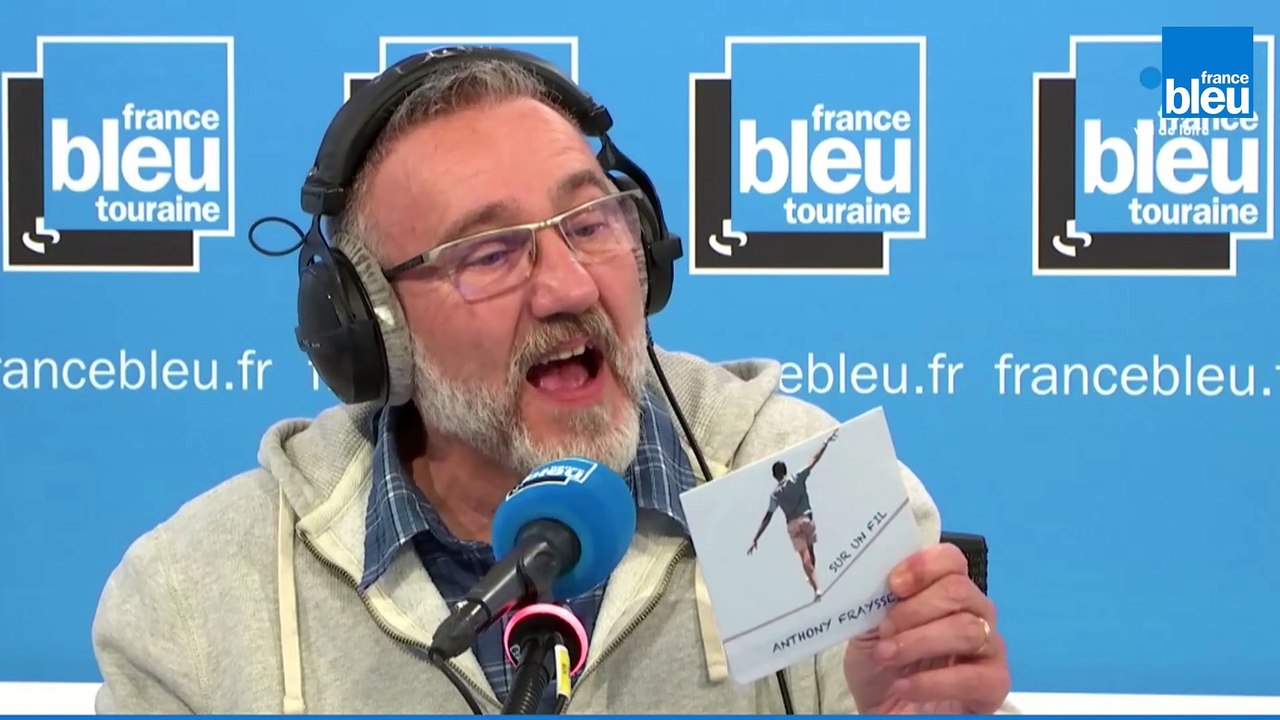 L'air du temps. Luynes : le jeune chanteur Anthony Fraysse revisite la chanson française sous le chapiteau du cirque Georget