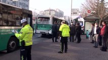 Halk otobüsü, durakta bekleyen otobüse çarptı: 13 yaralı
