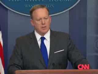 Spicer: Trump no planea disculparse ante Obama