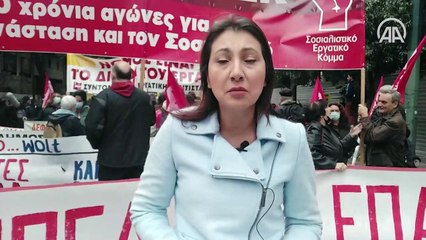 Yunanistan’da 17 Kasım anma yürüyüşünde silahlanma karşıtı slogan atıldı