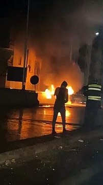 اشتعال سيارة على الدائري يوقف حركة المرور قبل المريوطية.. صور