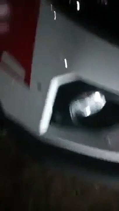 Bandidos deixam viatura da PM alvejada de balas na região de Cajazeiras durante ação policial