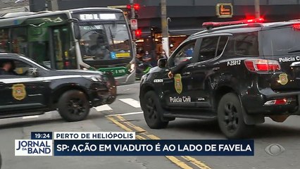 Polícias fazem operação depois de arrastão perto de Heliópolis, uma das maiores favelas do Brasil.