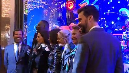 Paris: Omar Sy et d'autres stars inaugurent les vitrines de Noël des Galeries Lafayette