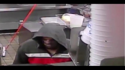 Ofrecen recompensa por asaltante de negocio de pollo