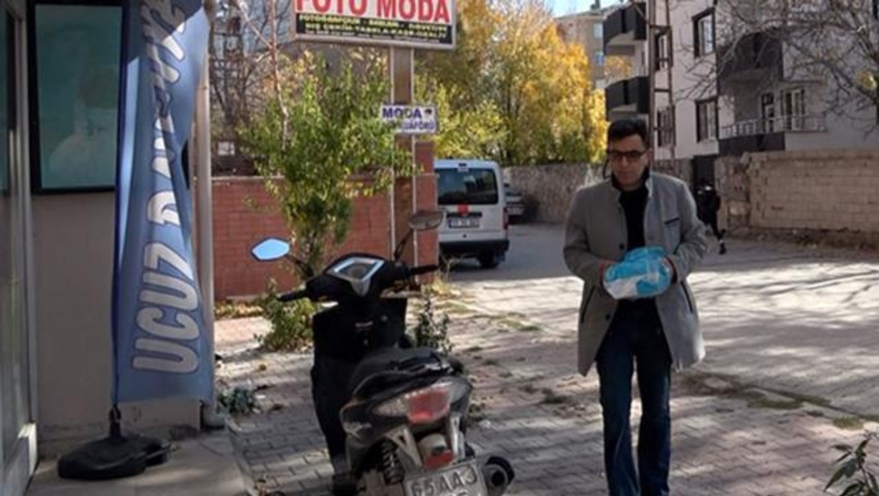 Fotoğraf makinesi siparişi veren adam, kutuyu açtığında çürük fındıkla karşılaştı: Bari sağlam gönderseydiniz