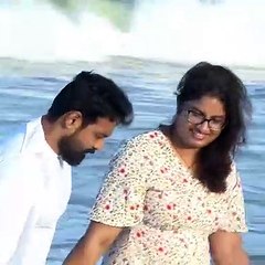 காதல் மனைவியோடு கடற்கரையில் திருமண நாள் கொண்டாட்டம்...அன்பு பரிசு கொடுத்த ஆரி