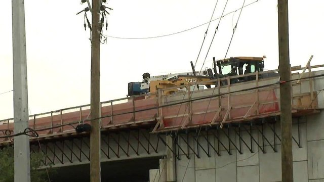 Construcción de la I-4 ocasiona daños en carros y hogares de Orlando