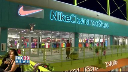 Outlet Shoppes Of Laredo Host Ribbon Cutting Ceremony