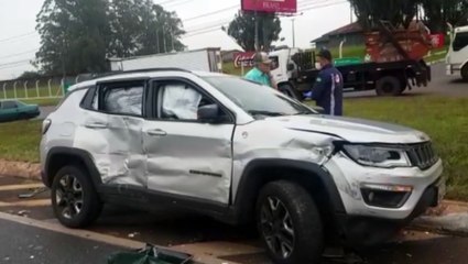 Caminhão e Jeep se envolvem em colisão na BR-277, no Trevo da Portal