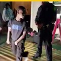 Policía acude a llamado y termina dando clase de salsa