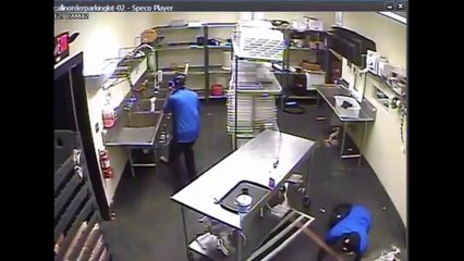 Cámaras captan a criminales asaltando un restaurante en Winter Haven