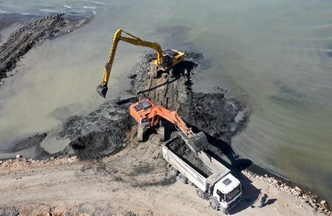 Son dakika haberi | VAN GÖLÜ KIYILARINDA 24 BİN METREKÜP DİP TEMİZLİĞİ YAPILDI