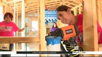 Mujeres constructoras ayudan a nuestra comunidad