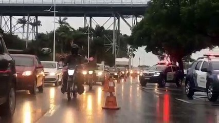 Chuva acumula em pistas de Florianópolis e Guarda Municipal alerta para cuidados