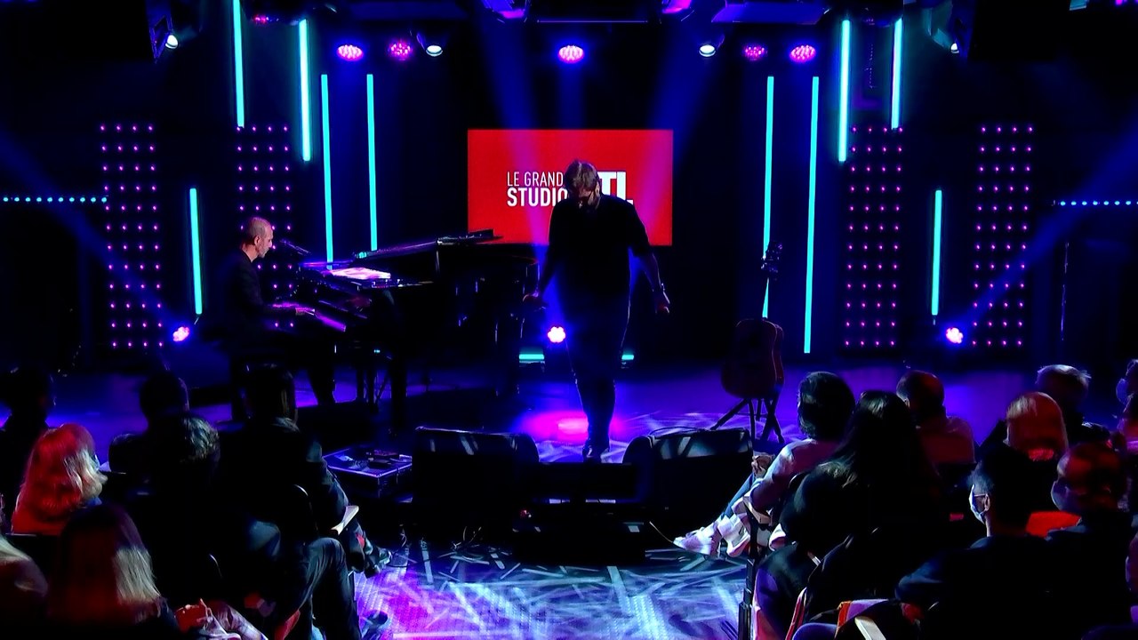 Calogero interprète "Le portrait" dans "Le Grand Studio RTL"