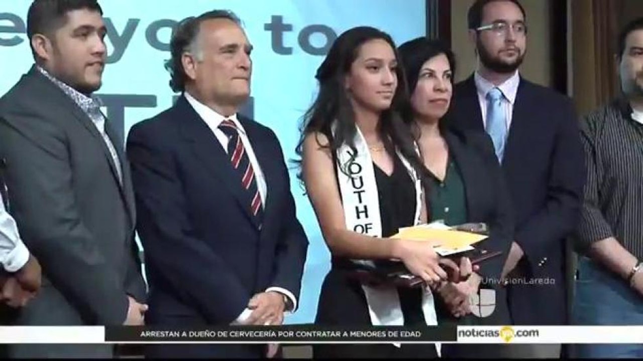 Reconocen a la Estudiante del Año