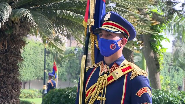 Charles meets Egyptian president as tour gets underway